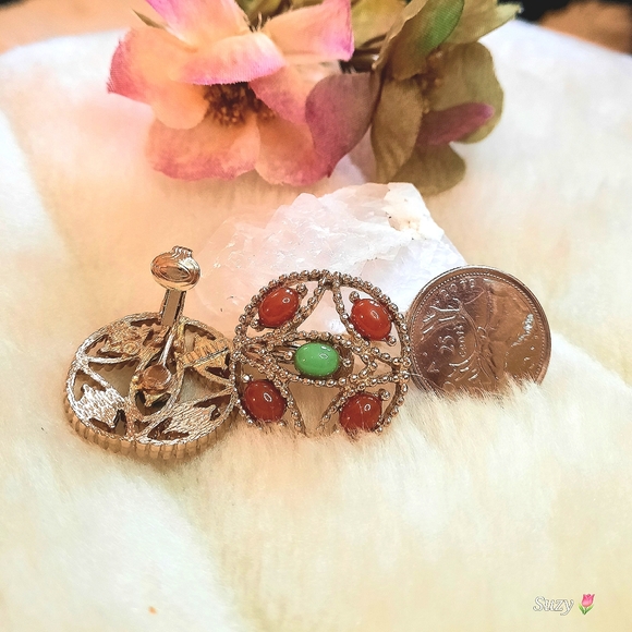 SARAH COVENTRY Clip Earrings - Picture 3 of 4